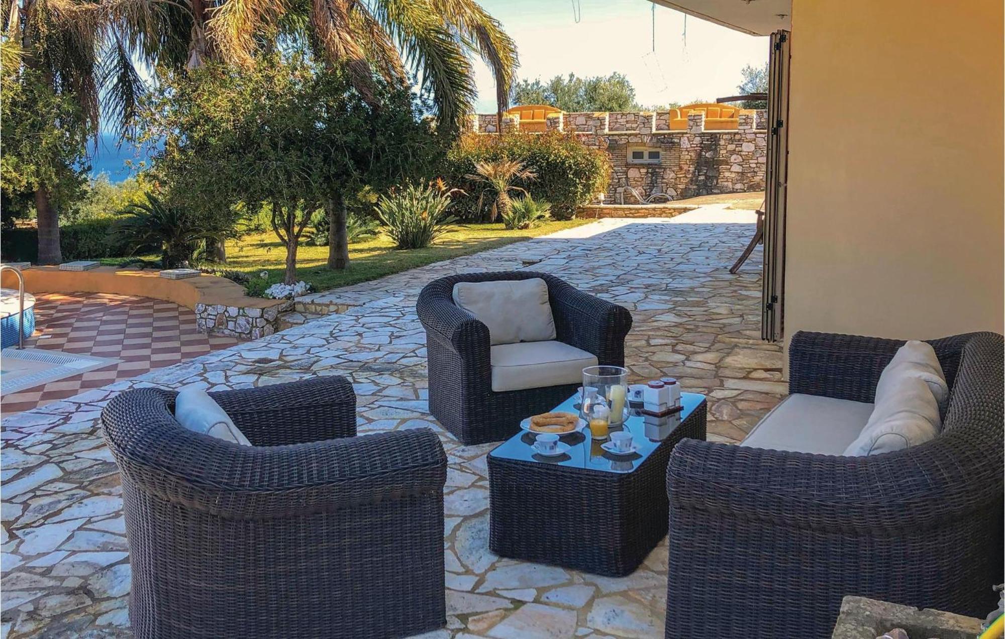 Amazing Home In Koroni With Wifi Eksteriør bilde